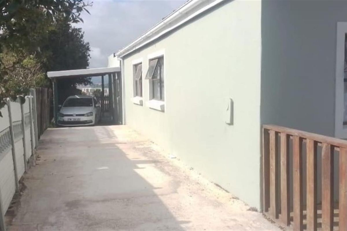 4 BEDROOM HOUSE IN PACALTSDORP FOR SALE - Photo 2