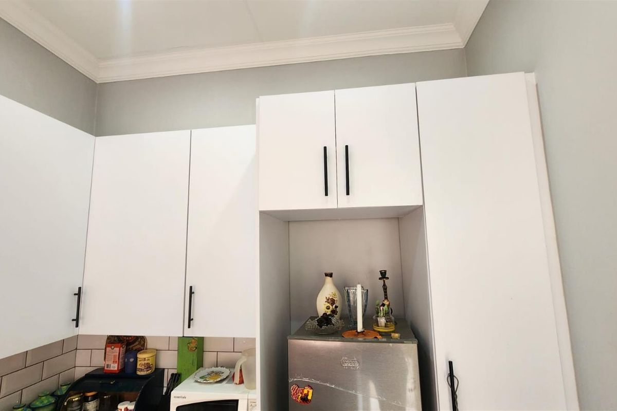 Batchelor Flat For Sale in Selection Park , Springs - Photo 5