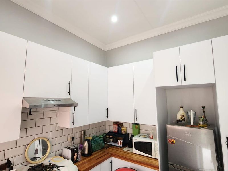 Secure Bachelor Apartment for Sale in Selection Park, Springs - Photo 1