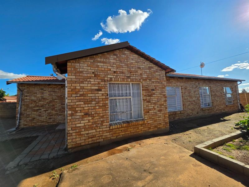 A Home Designed for Real Family Living - Mandela View, Bloemfontein - Photo 3