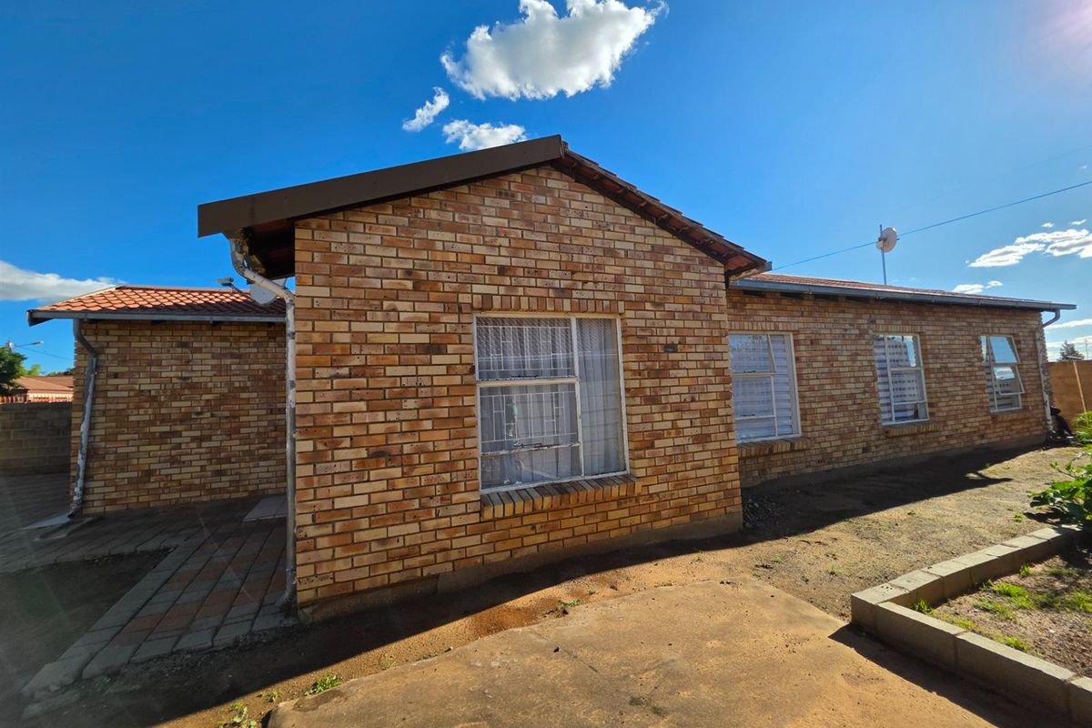 A Home Designed for Real Family Living - Mandela View, Bloemfontein - Photo 3