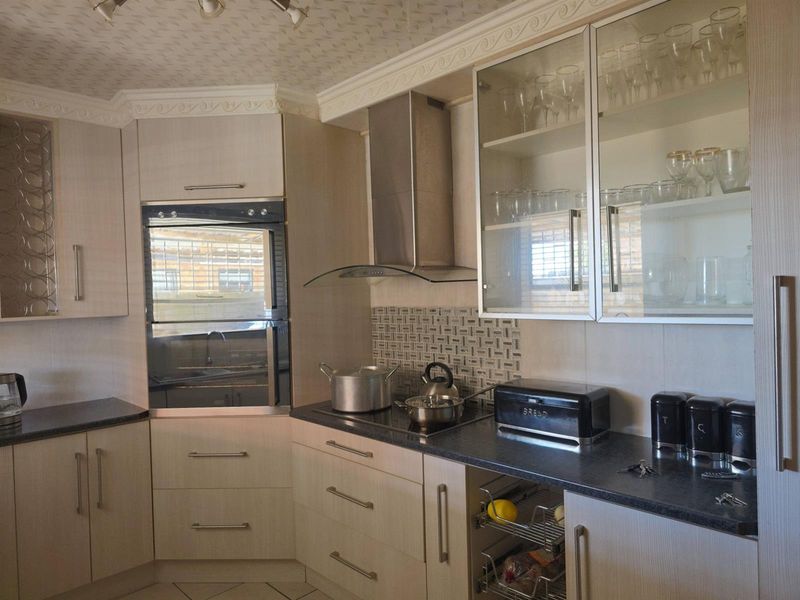 A Home Designed for Real Family Living - Mandela View, Bloemfontein - Photo 6