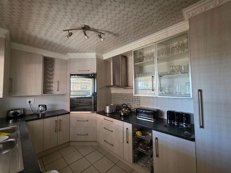 A Home Designed for Real Family Living - Mandela View, Bloemfontein - Photo 5