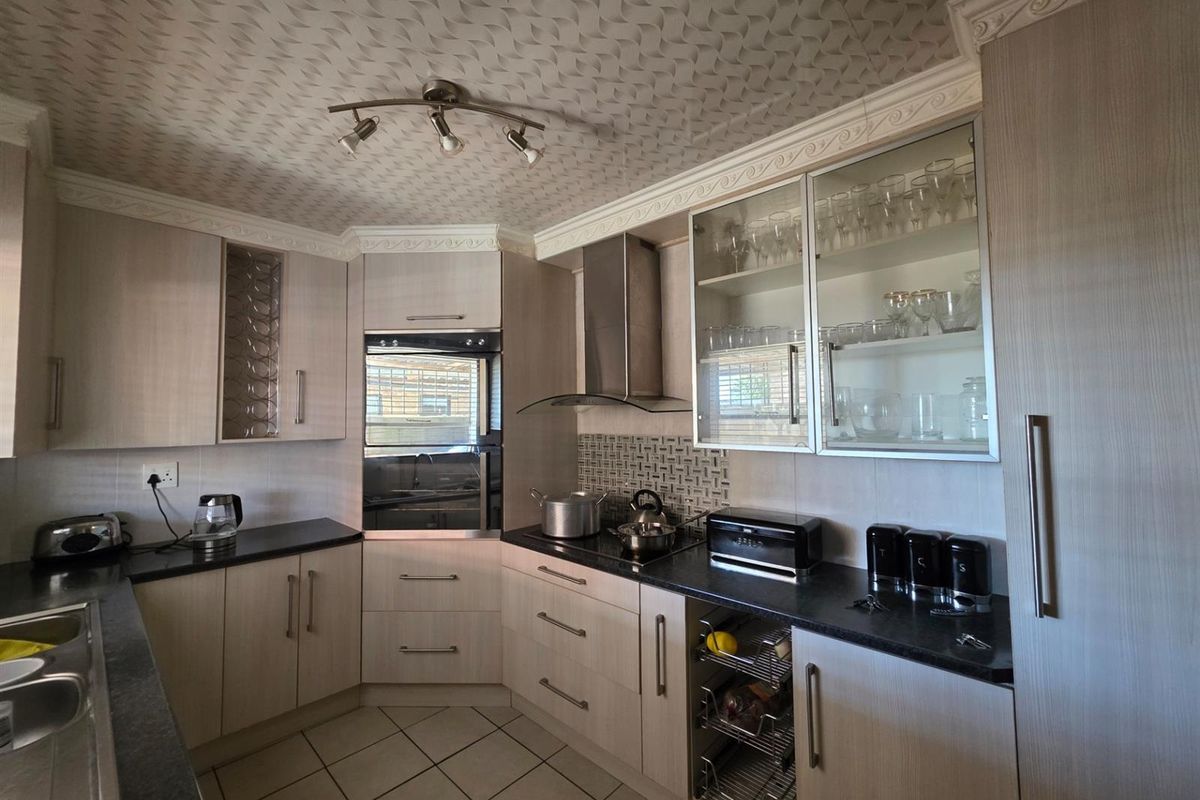 A Home Designed for Real Family Living - Mandela View, Bloemfontein - Photo 5