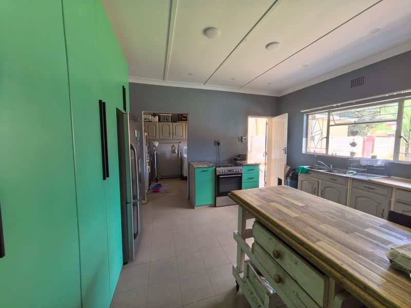 The Ultimate Family Compound: Sustainable Living with Bonus Income! - Photo 2