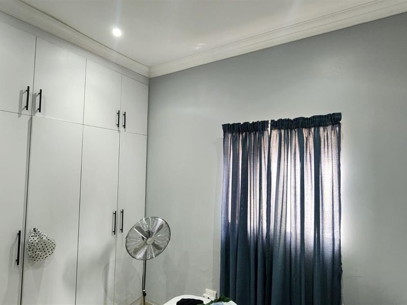2 bedroom Apartment For Sale in Selection Park, Springs - Photo 3
