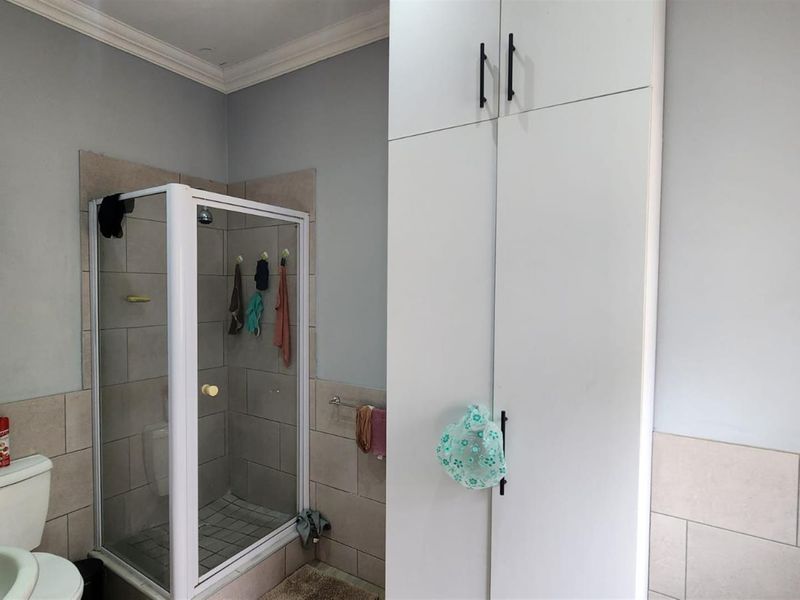 2 bedroom Apartment For Sale in Selection Park, Springs - Photo 4