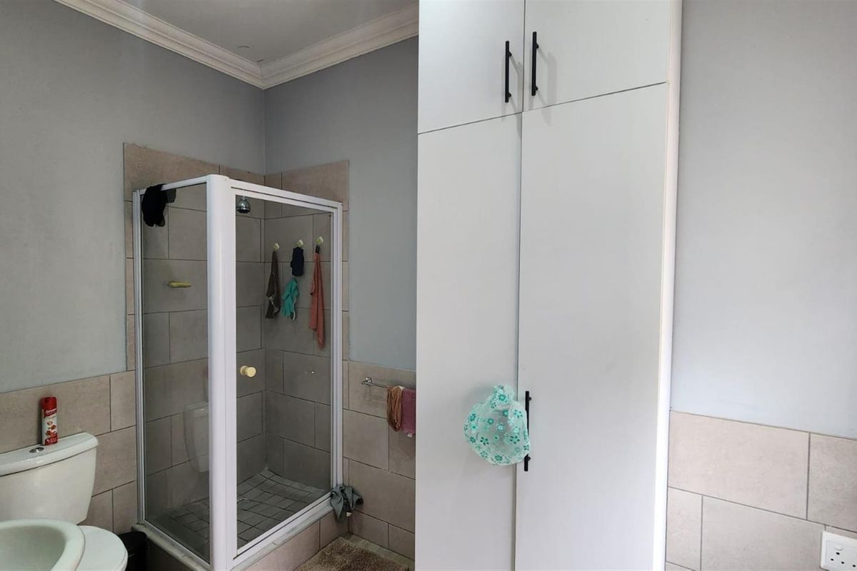 2 bedroom Apartment For Sale in Selection Park, Springs - Photo 4