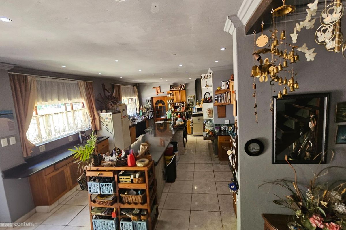 Spacious Country-Style Home with Strong Water Supply and Established Gardens - Photo 4