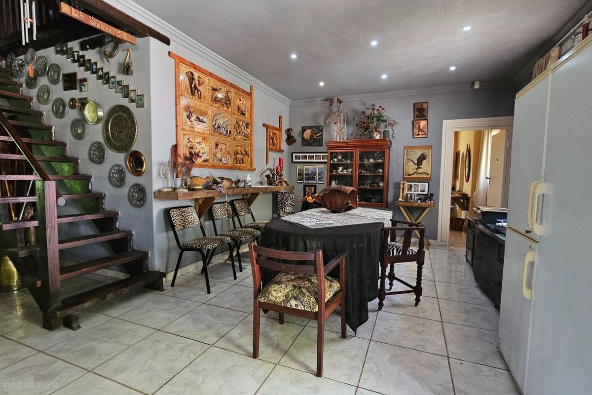 Spacious Country-Style Home with Strong Water Supply and Established Gardens - Photo 5