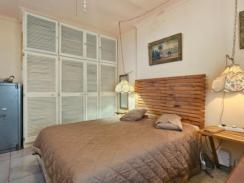 Spacious Country-Style Home with Strong Water Supply and Established Gardens - Photo 8