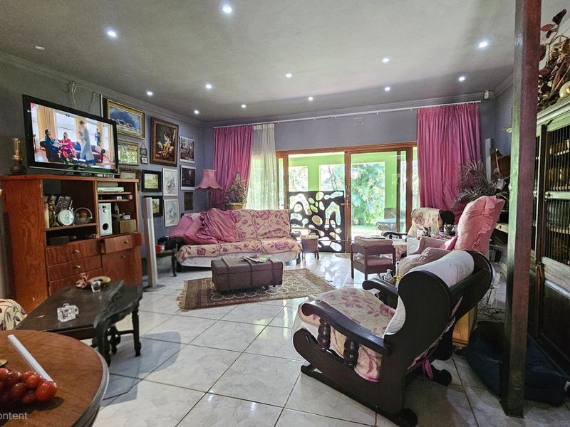 Spacious Country-Style Home with Strong Water Supply and Established Gardens - Photo 6