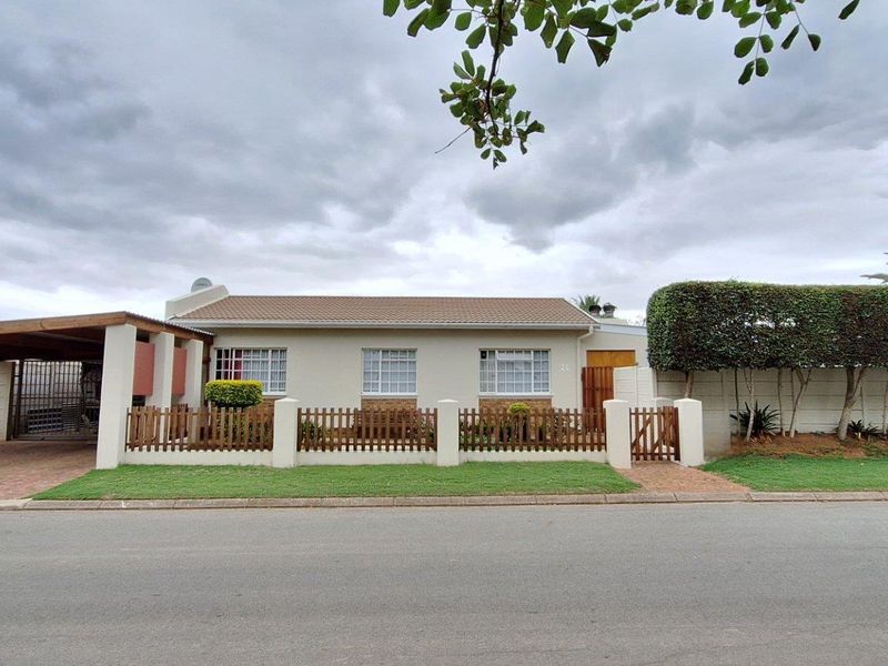 House For Sale in Riversdale - Photo 2