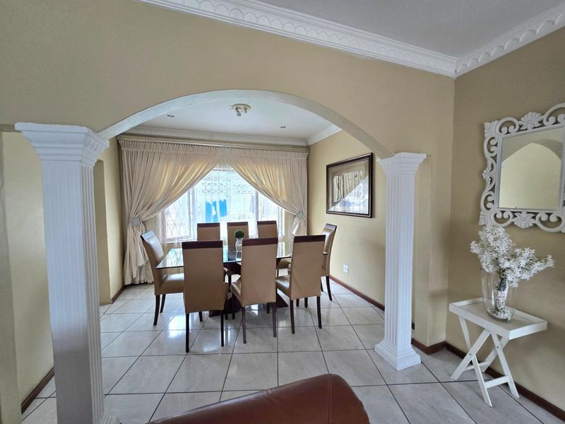 Spacious Family Living - Photo 10