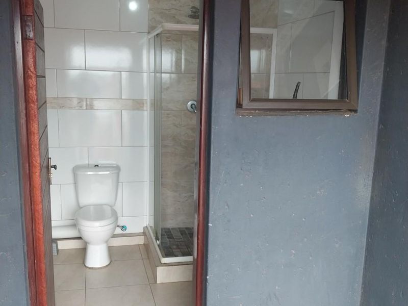1 Room To Rent in Protea Glen, Soweto - Photo 5