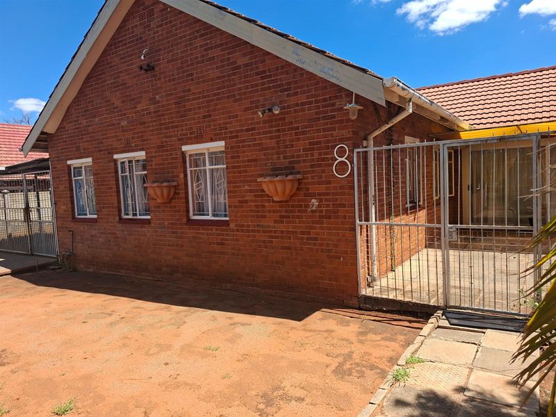 Spacious family home - Photo 4