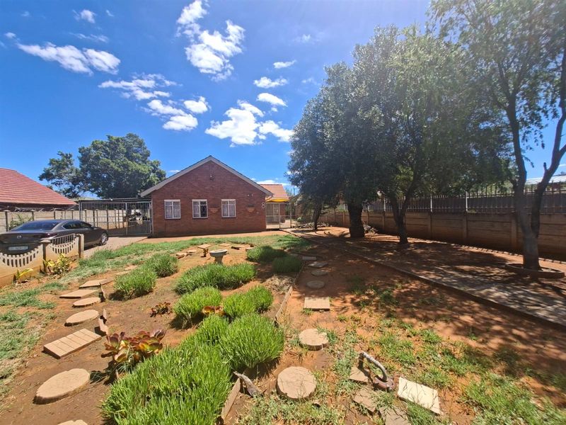 Spacious family home - Photo 3