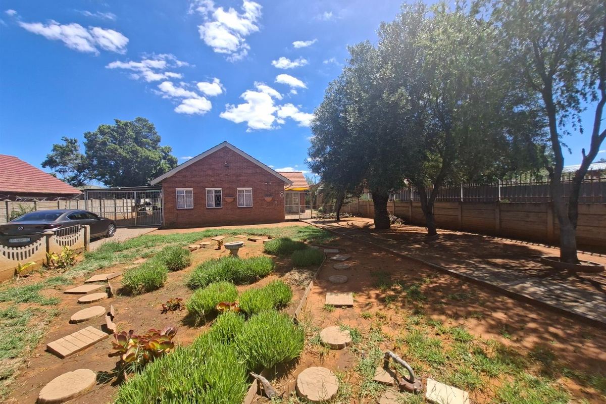 Spacious family home - Photo 3