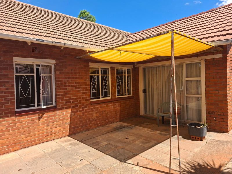 Spacious family home - Photo 5