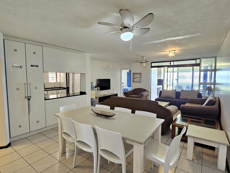 Ground floor, Three Bedroom Apartment on Beachfront! - Photo 2