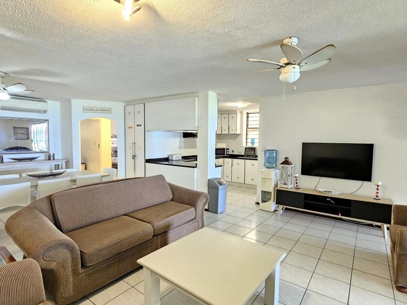 Ground floor, Three Bedroom Apartment on Beachfront! - Photo 4
