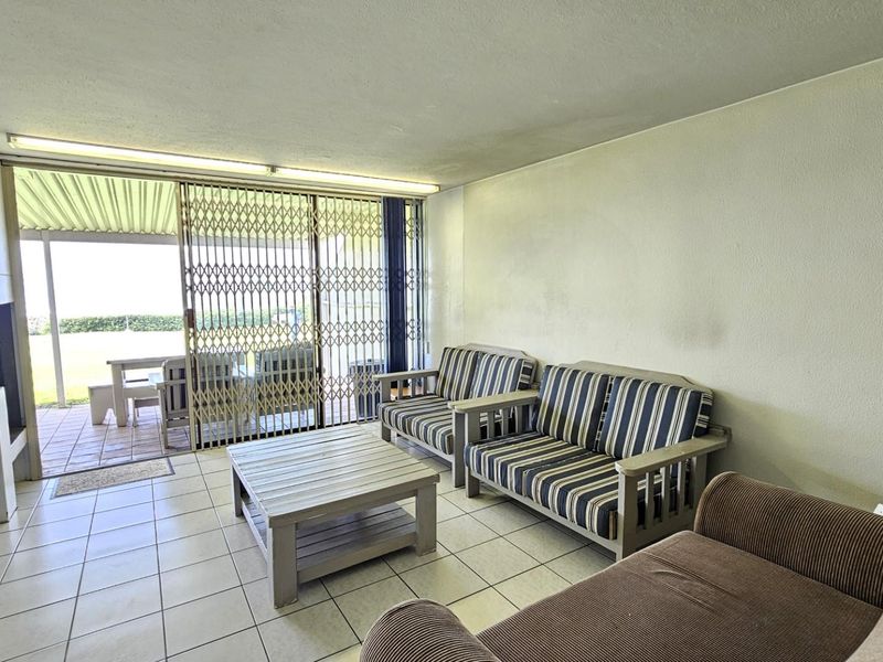 Ground floor, Three Bedroom Apartment on Beachfront! - Photo 7