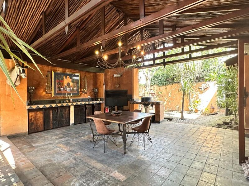 Mediterranean Villa-Style Retreat - Waterkloof, Pretoria - Photo 10