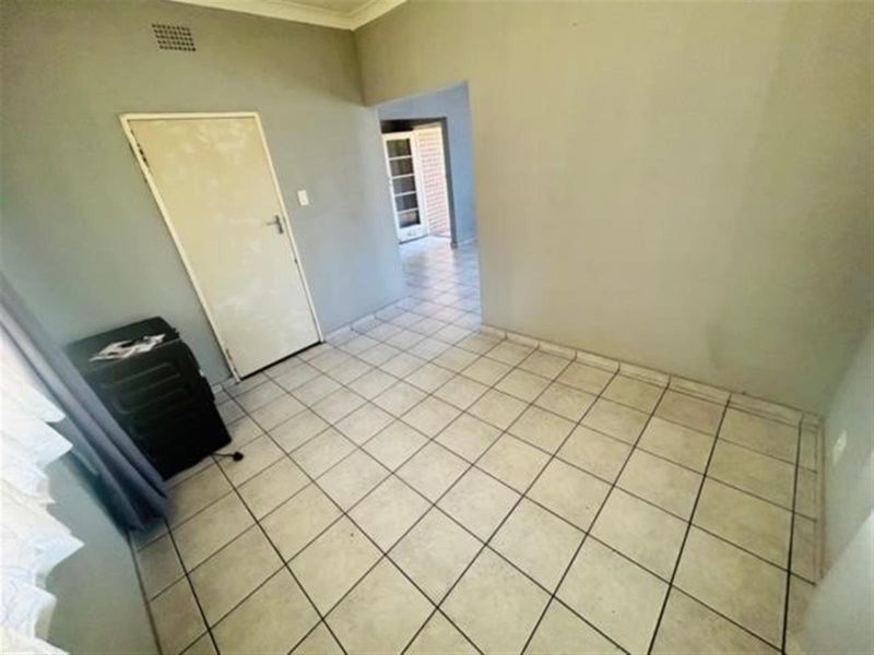 3 Bedroom House for Sale in Linmeyer - Photo 9