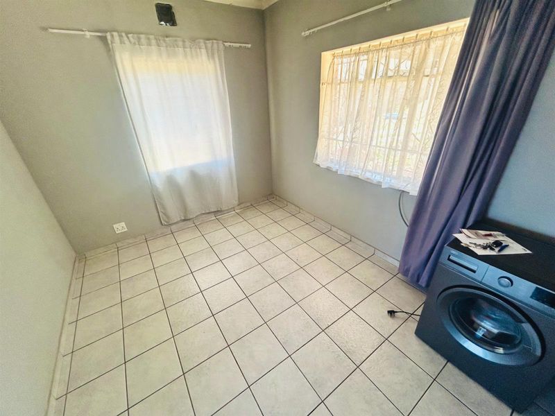 3 Bedroom House for Sale in Linmeyer - Photo 8