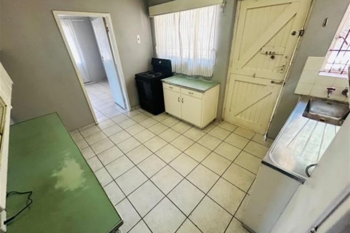 3 Bedroom House for Sale in Linmeyer - Photo 4