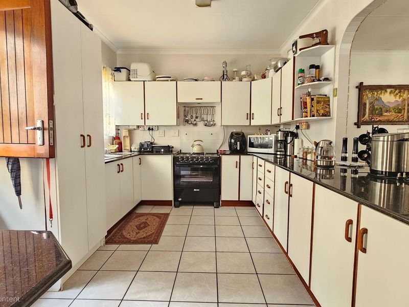 Townhouse For Sale in Uvongo Beach, Margate, KwaZulu Natal - Photo 4