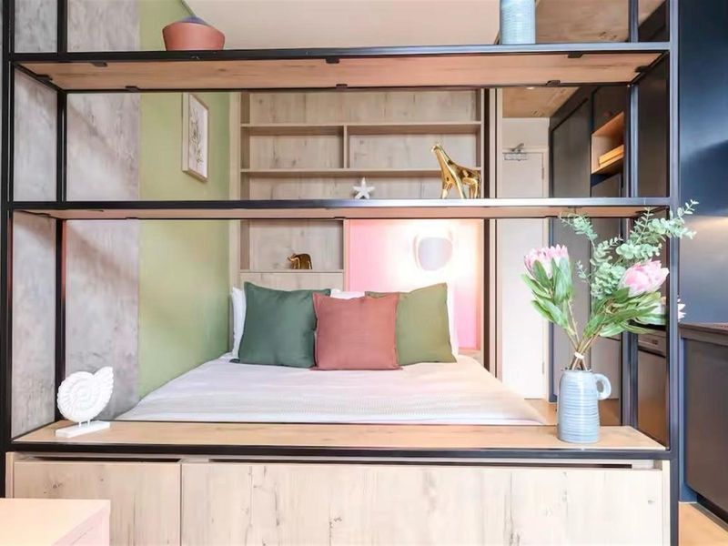 Fully Furnished Airbnb Apartment For Sale in Sea Point - Photo 2