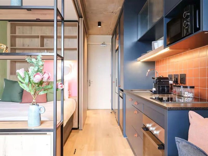 Fully Furnished Airbnb Apartment For Sale in Sea Point - Photo 9