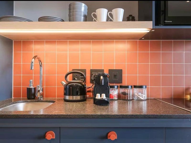 Fully Furnished Airbnb Apartment For Sale in Sea Point - Photo 8