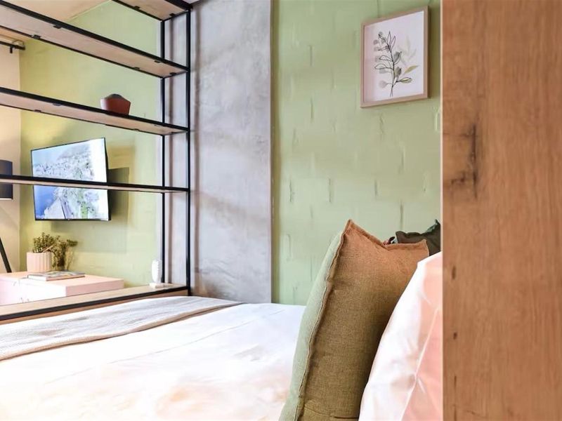 Fully Furnished Airbnb Apartment For Sale in Sea Point - Photo 7