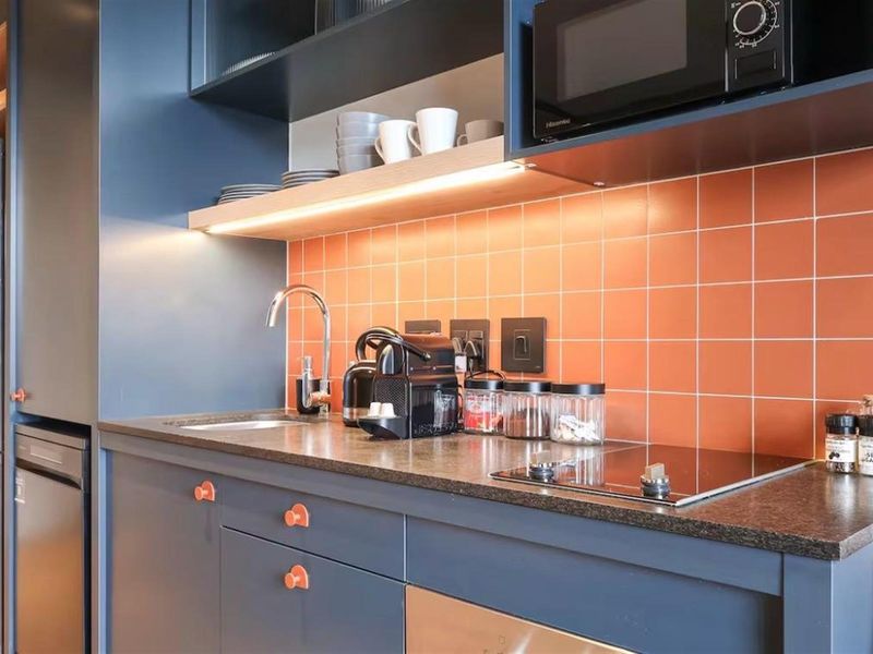 Fully Furnished Airbnb Apartment For Sale in Sea Point - Photo 10