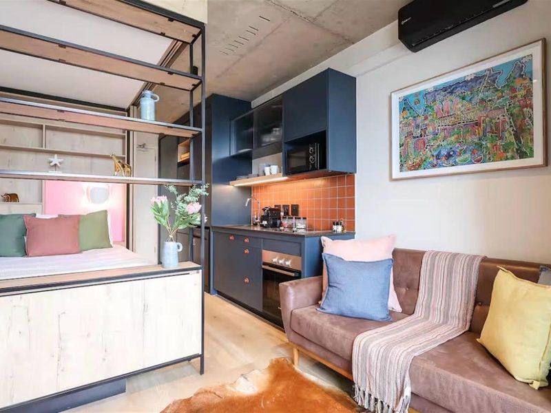 Fully Furnished Airbnb Apartment For Sale in Sea Point - Photo 5