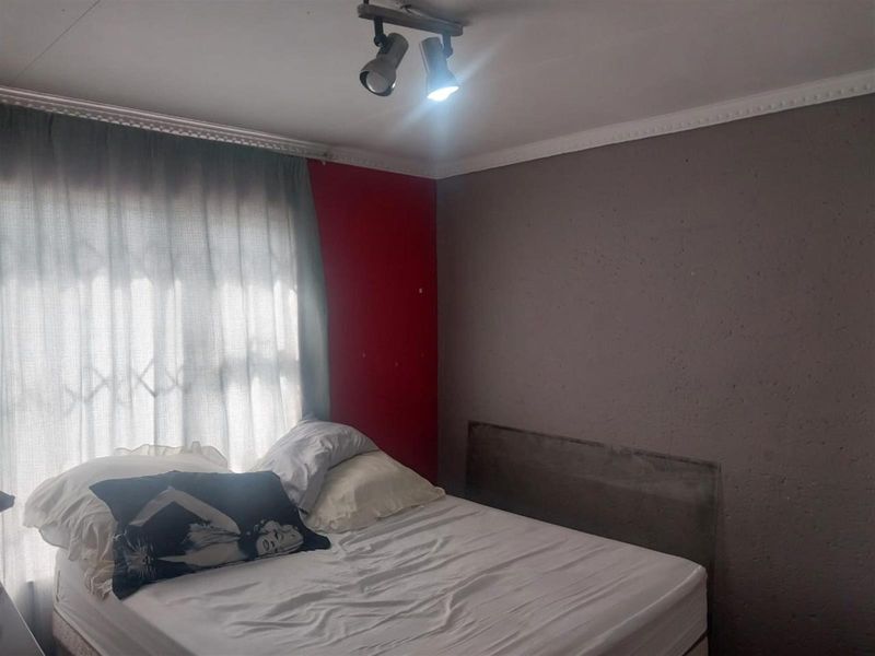 2 Bedrrom Townhouse For Sale in Naturena, Johannesburg - Photo 9