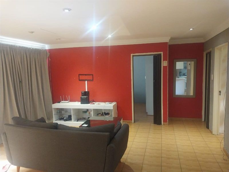 2 Bedrrom Townhouse For Sale in Naturena, Johannesburg - Photo 5