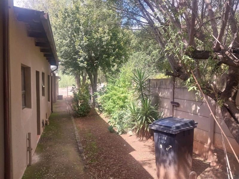 2 Bedrrom Townhouse For Sale in Naturena, Johannesburg - Photo 4