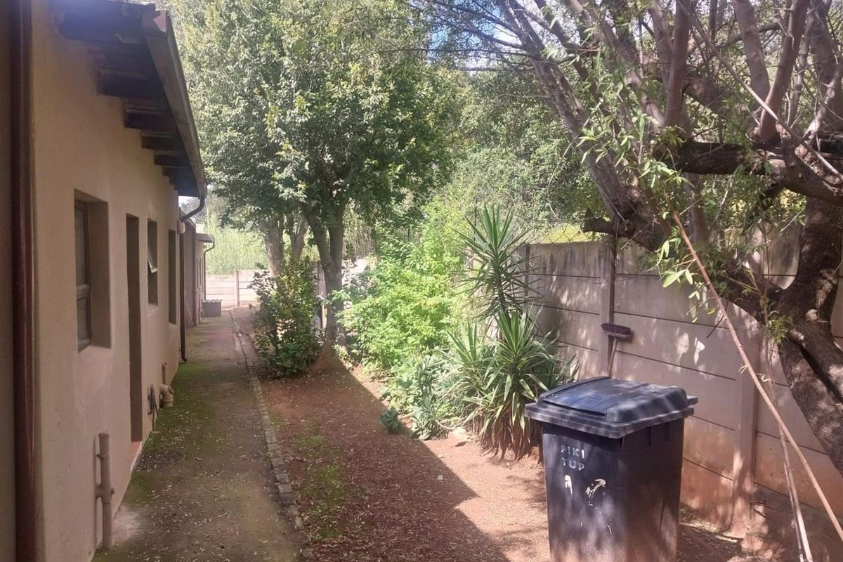 2 Bedrrom Townhouse For Sale in Naturena, Johannesburg - Photo 4