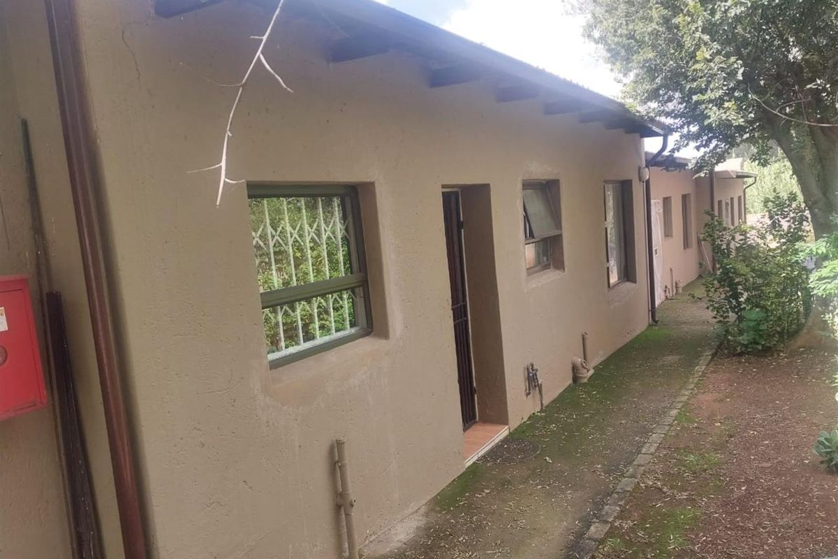 2 Bedrrom Townhouse For Sale in Naturena, Johannesburg - Photo 3