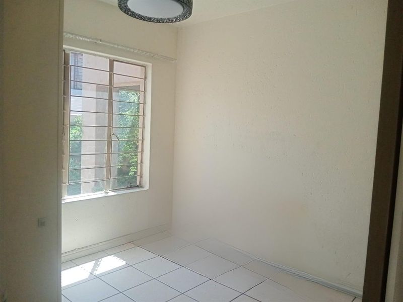 Apartment For Sale in Fairland, Randburg - Photo 9