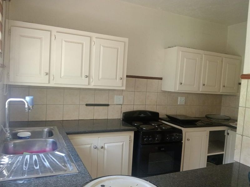 Apartment For Sale in Fairland, Randburg - Photo 2