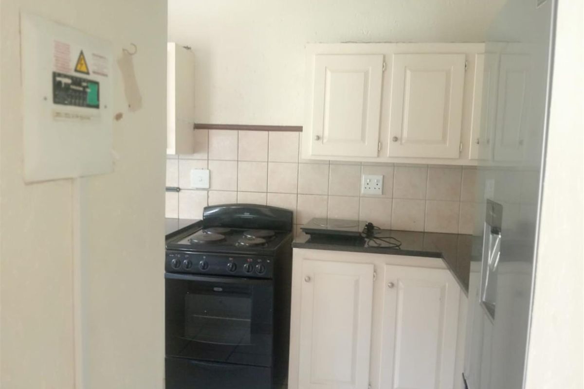 Apartment For Sale in Fairland, Randburg - Photo 4
