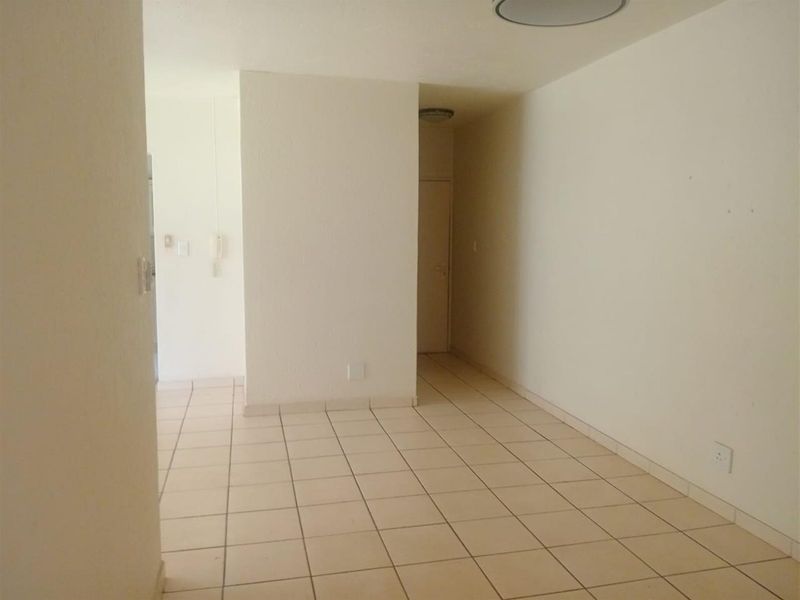 Apartment For Sale in Fairland, Randburg - Photo 5