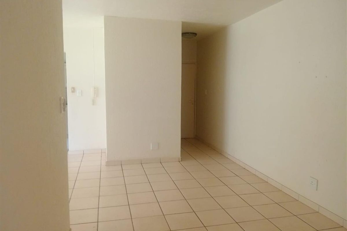 Apartment For Sale in Fairland, Randburg - Photo 5