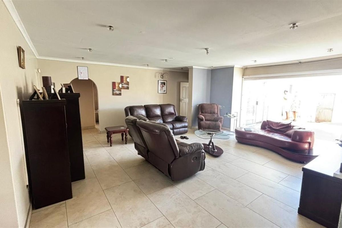 Spacious Family Living with Entertainer’s Charm - Photo 3