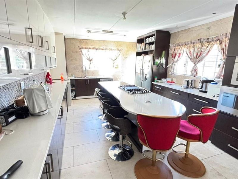 Spacious Family Living with Entertainer’s Charm - Photo 7