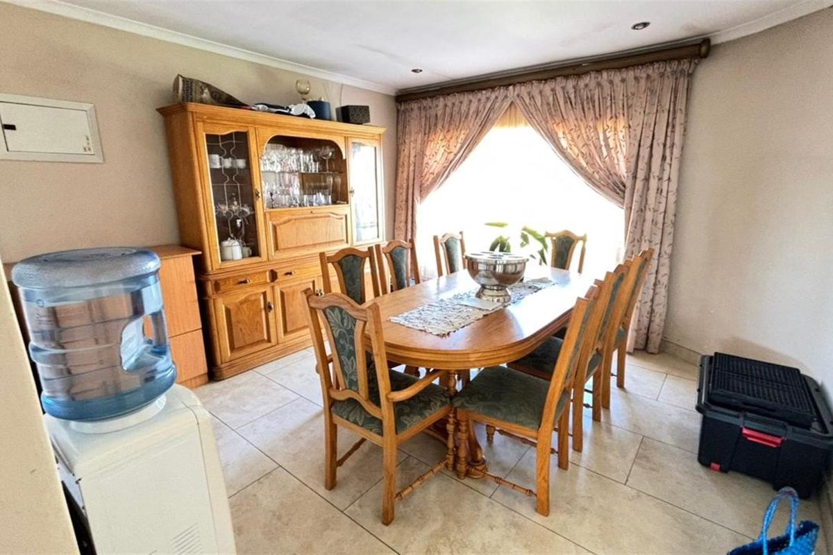 Spacious Family Living with Entertainer’s Charm - Photo 5